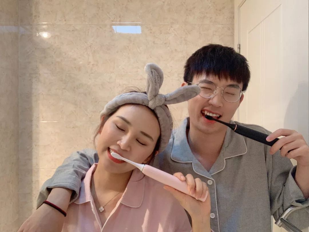 情侣装这么穿回头率绝对200%,与闺蜜男朋友穿情侣装