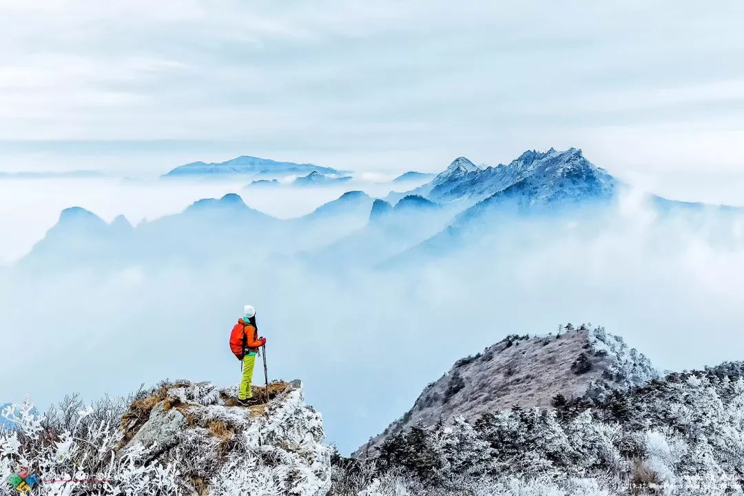 始祖鸟硬壳冲锋衣怎么清洗,冲锋衣洗衣机的正确清洗方法