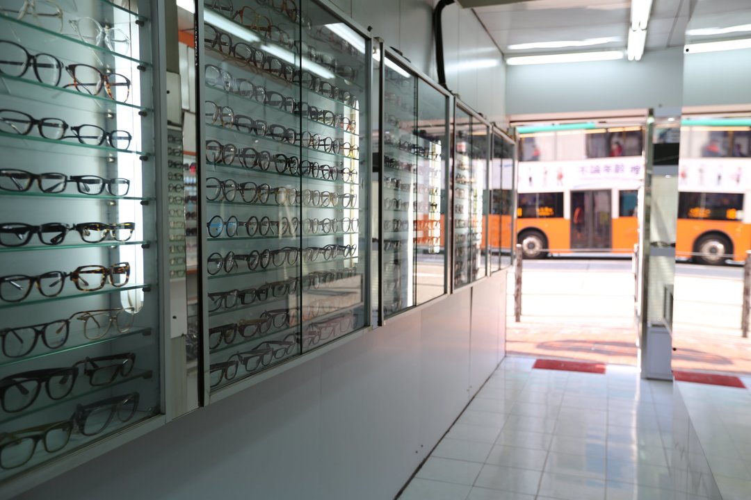 港星名人买买买：柬埔寨千金小姐，北角的眼镜皇后｜香港市井⑯