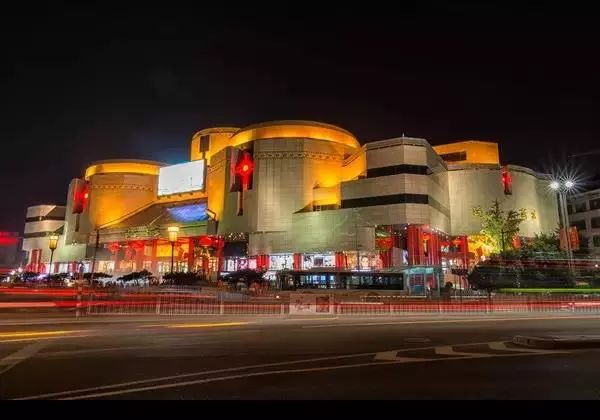 西安有哪些商场打折力度大,西安周末适合逛的商场