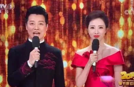 春晚李思思口红色号花絮,春晚李思思荧光口红