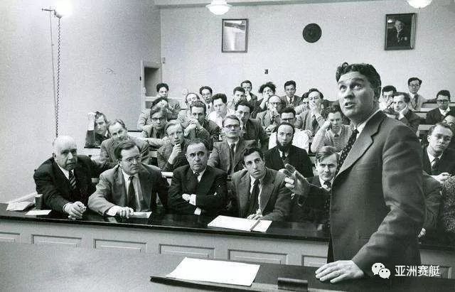 Rowing｜著名科学家喜欢哪种运动？爱因斯坦健走，霍金爱赛艇