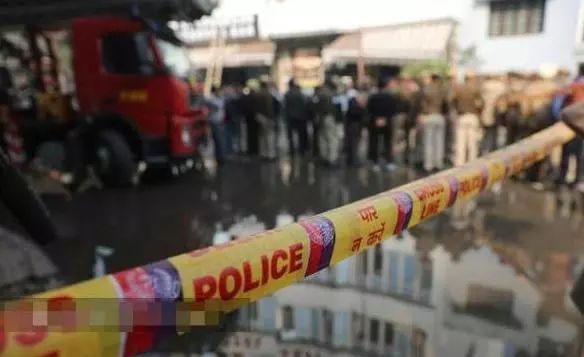 希望你可以化险为夷,印度一公寓起火致6人死亡