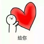 男子在女厕外欲进又止、焦急不已，这时一位阿姨走了过去