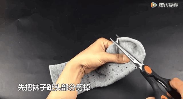 旧毛衣先别扔剪一刀美翻了,旧毛衣一件变两件