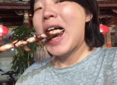 假小子变装惊艳全场的样子,肿眼泡假小子