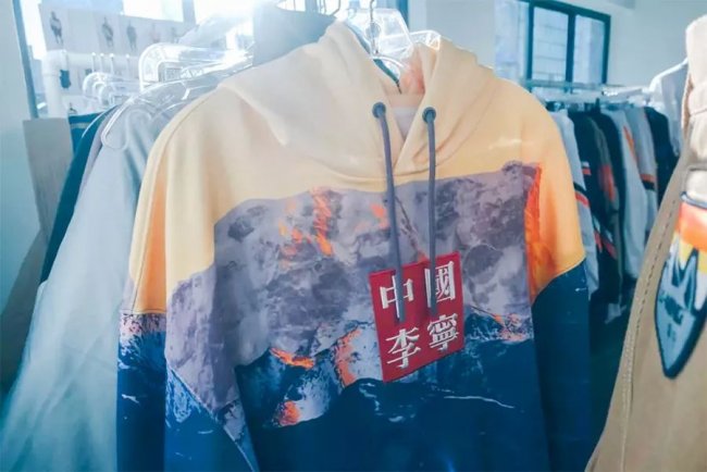 lining李宁2019纽约时装周v8彩色,李宁品牌热潮