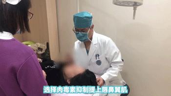 假小子变装惊艳全场的样子,肿眼泡假小子