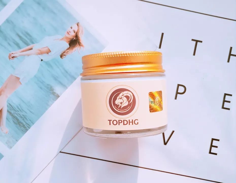 澳洲时尚杂志、超模力荐：锁水嫩肤效果大写的赞！10000粒奶珠浸透肌肤，焕发瓷光肌！