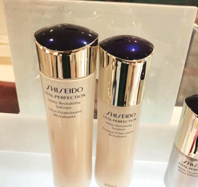 兰芝水乳最新版本,兰芝臻白晶透水乳套装适合年龄