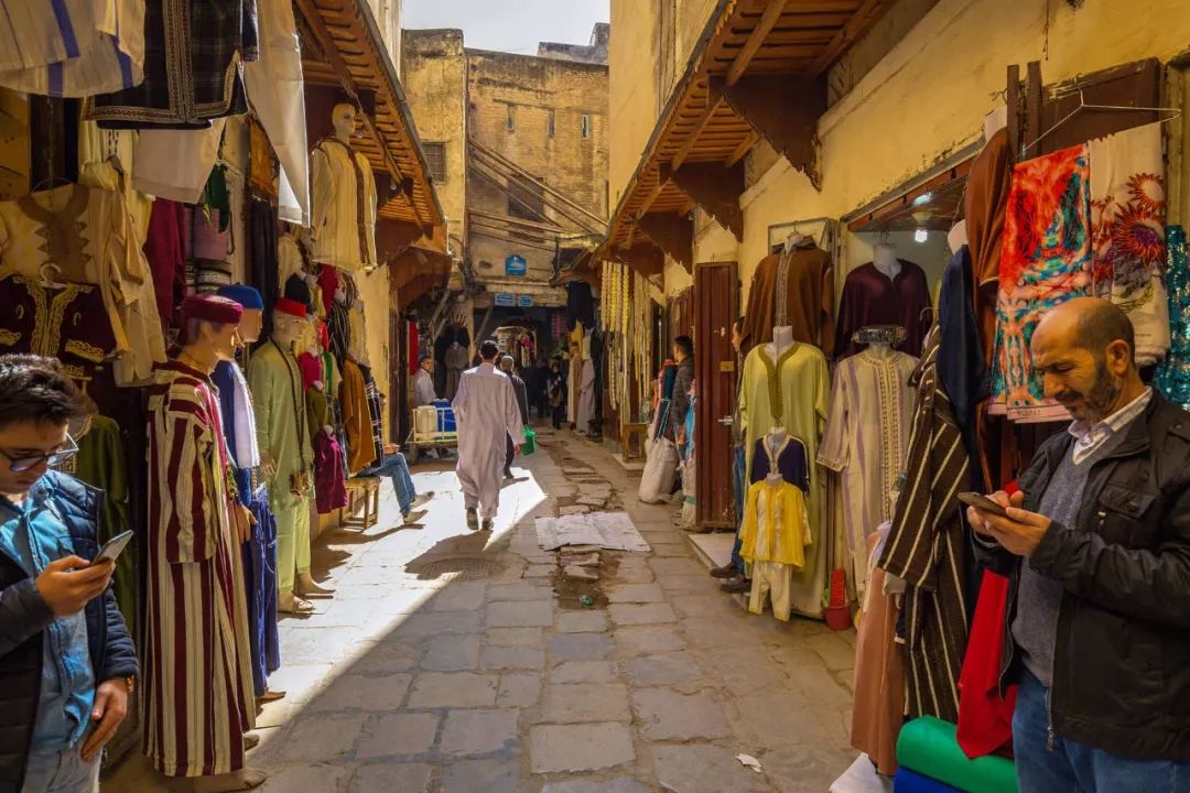 这座城是“好色”者的天堂，带上相机，并且谨慎！