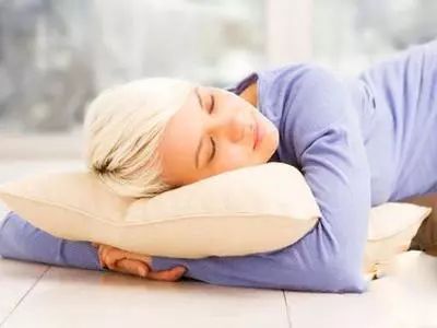 枕头里放点它颈椎病竟然好了,睡觉枕头放点什么治颈椎