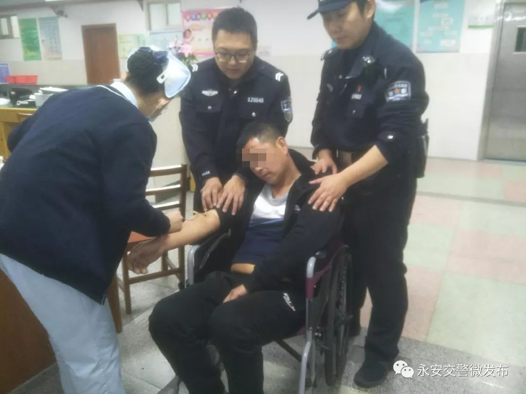 街拍爆料：永安又有人酒喝多，过红绿灯口时在车上睡着了；永安北大桥有一女子跳河？