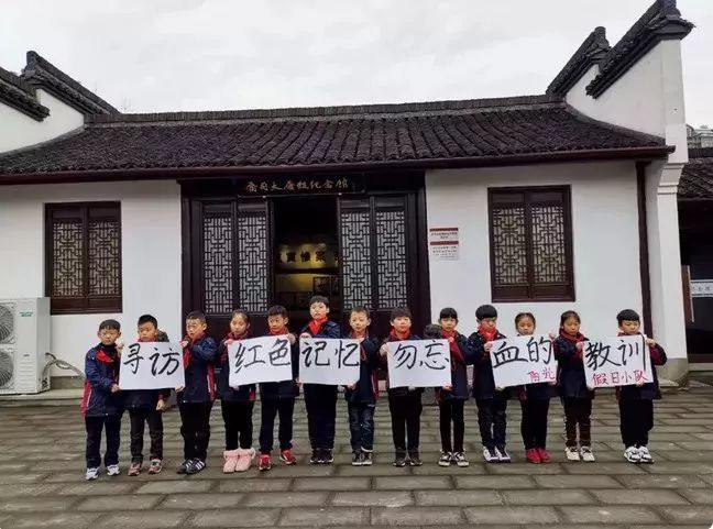 小学生们花式补寒假作业,孩子们寒假作业都有哪些精彩瞬间