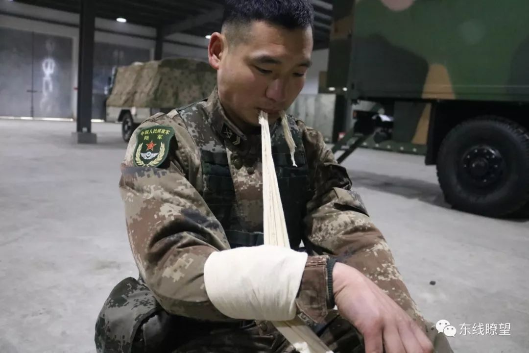 三角巾多种使用方法,三角巾使用方法及关注事项