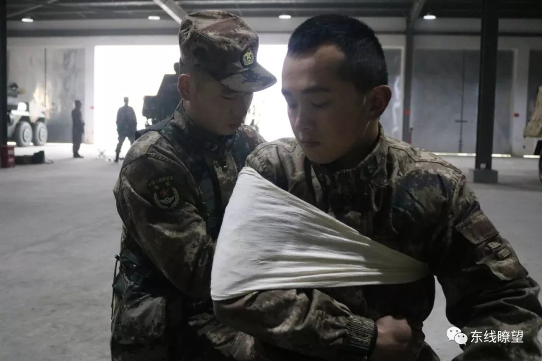 三角巾多种使用方法,三角巾使用方法及关注事项