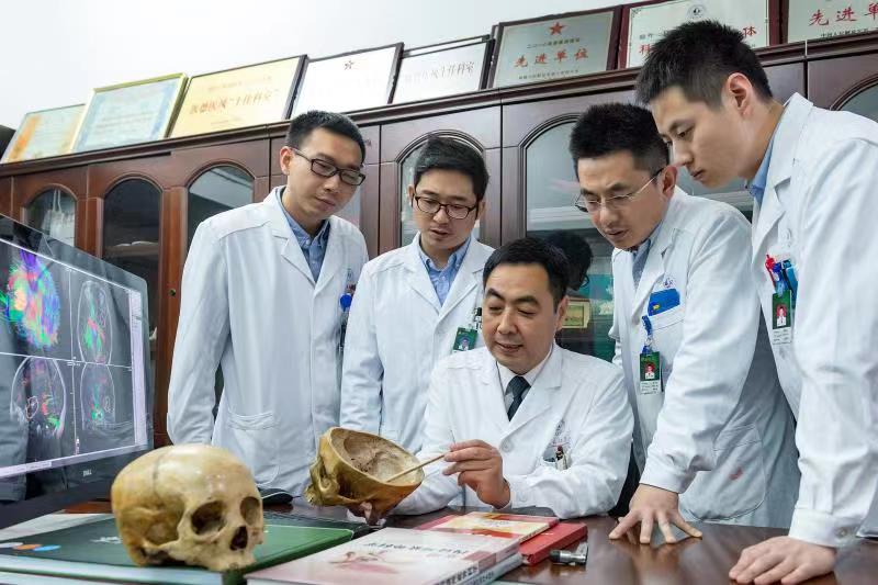 内镜深入“弹丸之地”保命更保光明，长征医院救治罕见复杂颅底创伤患者