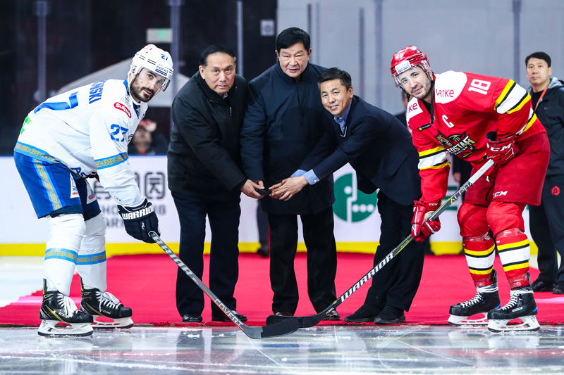 KHL-万科龙迎战阿斯塔纳雪豹点球定胜负赛季收官感谢球迷一路陪伴