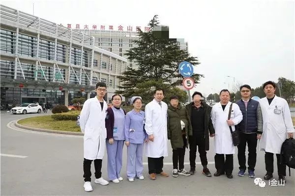 少年先天性多指感到自卑，爱心接力来金接受手术……