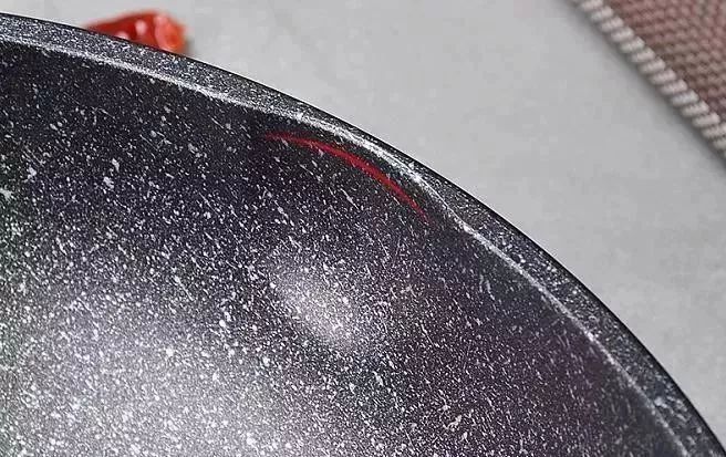 炒菜的时候粘锅教你一招轻松解决,炒菜粘锅最好的解决办法