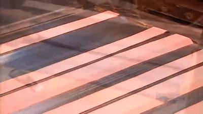 铅笔上面那块废柴橡皮为什么容易把纸擦破？