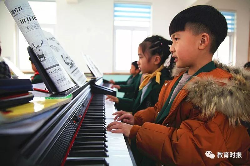 Hey，哈敦！你为学生努力的样子真美