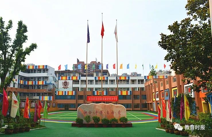 Hey，哈敦！你为学生努力的样子真美