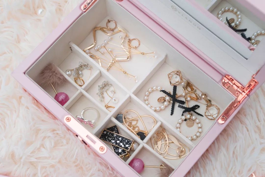 比起项链、耳环、戒指，女孩子更需要这个礼物|智黑智选