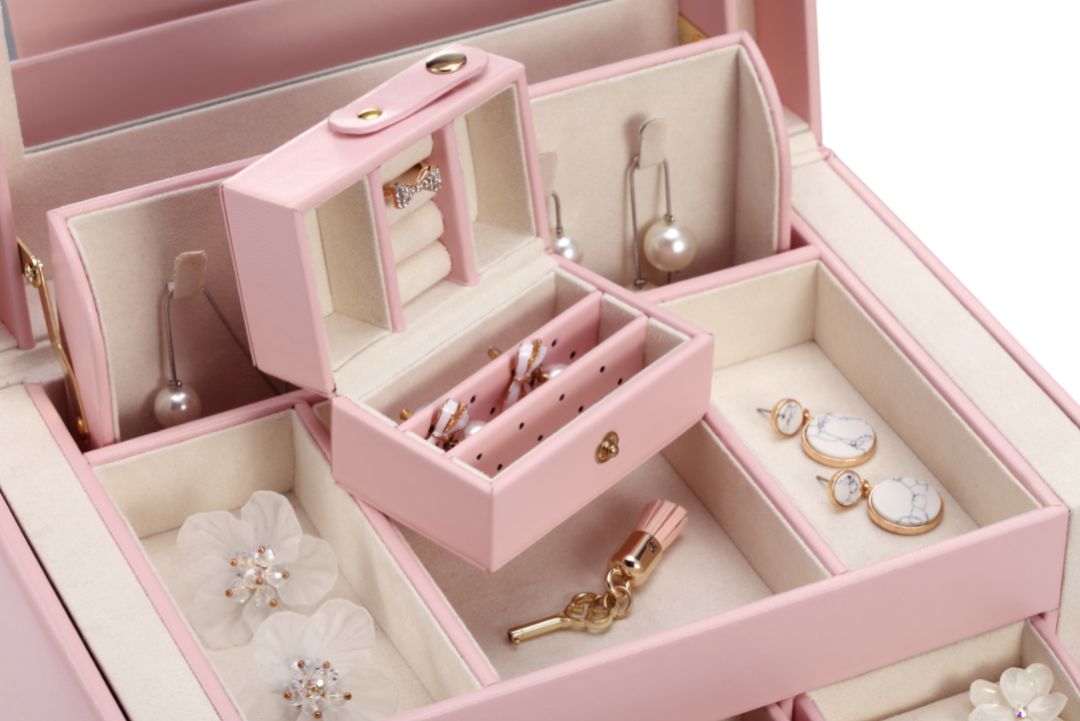 比起项链、耳环、戒指，女孩子更需要这个礼物|智黑智选