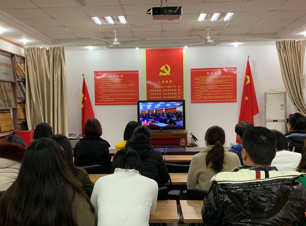 【镇办社区】朝阳、幸福等3个社区组织观看“*会两**”开幕式现场直播