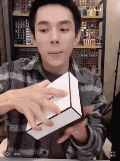 女神节，李佳琦OMG的口红，让拖鞋哥送你！