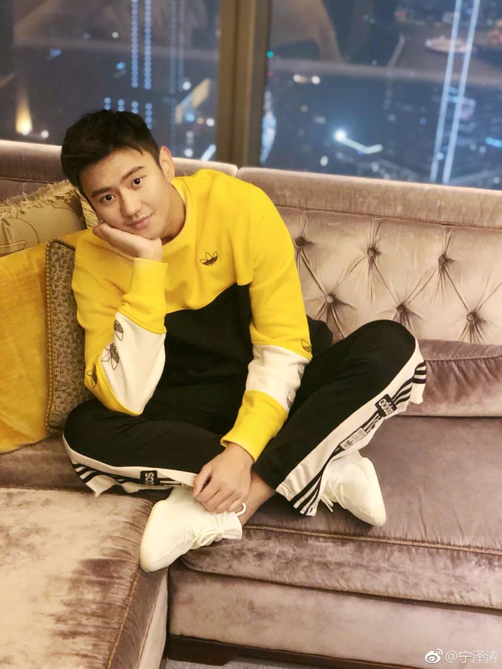 飞鱼男神宁泽涛退役后的生活,宁泽涛游泳比赛逆转日本