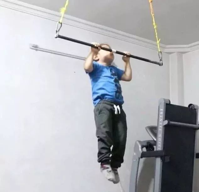 泰山腹肌小孩,五岁小孩儿8块腹肌