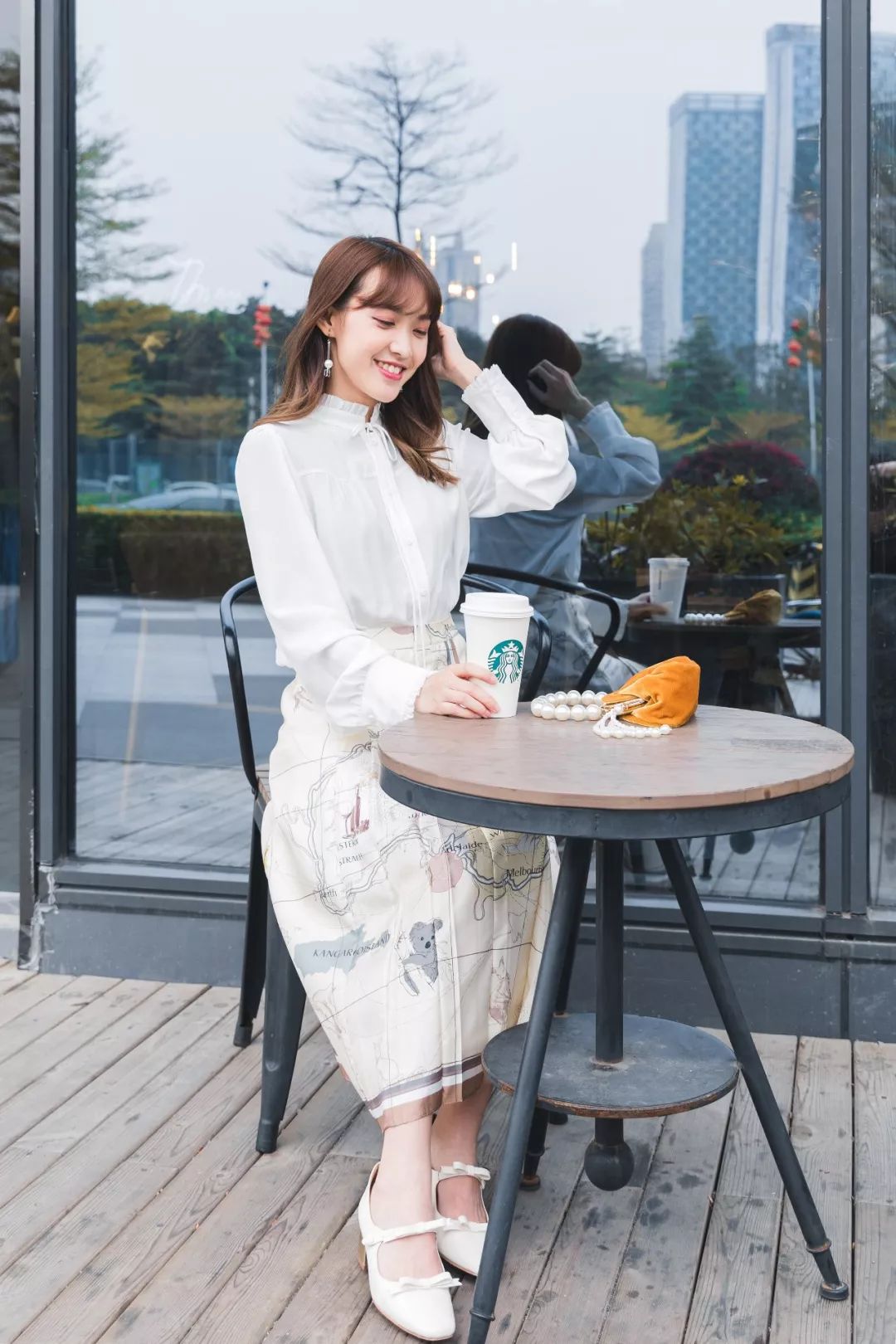 发型妆容与穿搭 (妆容发型和穿搭都是关键)