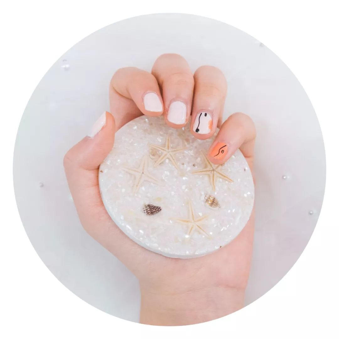 发型妆容与穿搭 (妆容发型和穿搭都是关键)