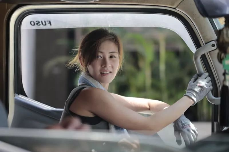 香港最美搬运工罗拉,罗拉是最美搬运工吗