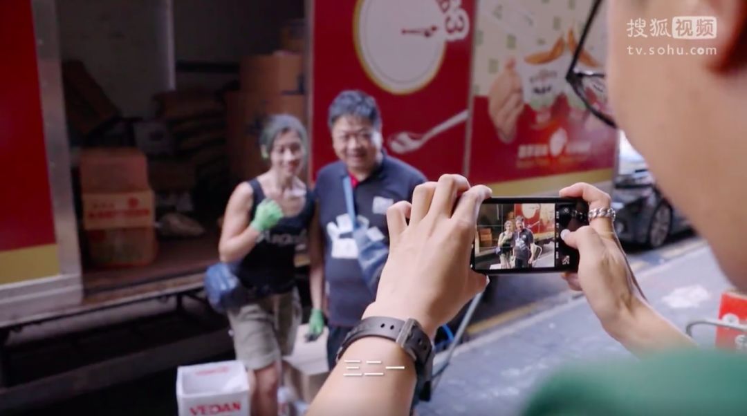 香港最美搬运工罗拉,罗拉是最美搬运工吗