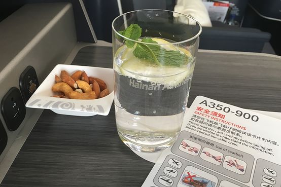 空姐告诉你什么东西可以带上飞机,空乘飞行必备的私人物品