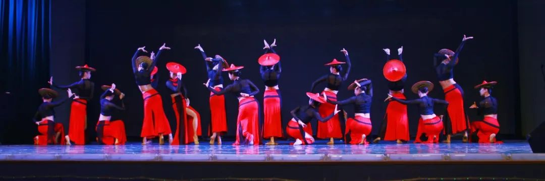 帅气小哥哥和美丽的小姐姐,八块腹肌的帅气小哥哥小姐姐