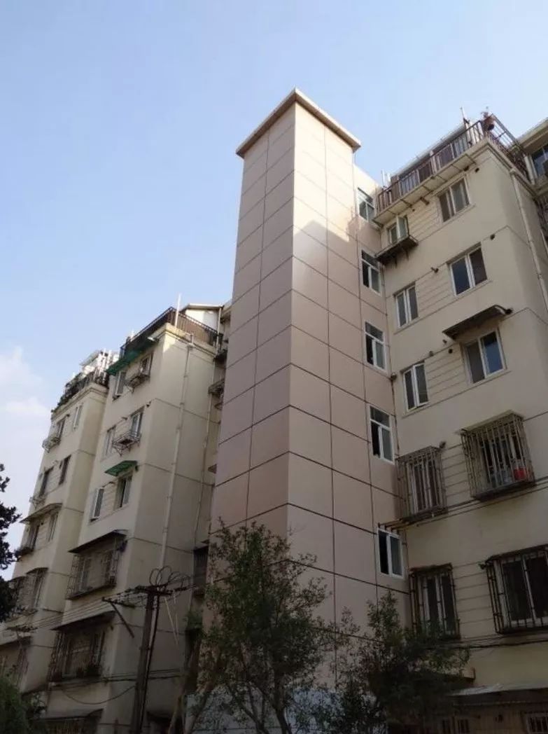 老旧小区加装电梯能加装阳台吗,老旧小区加装电梯二楼有门吗