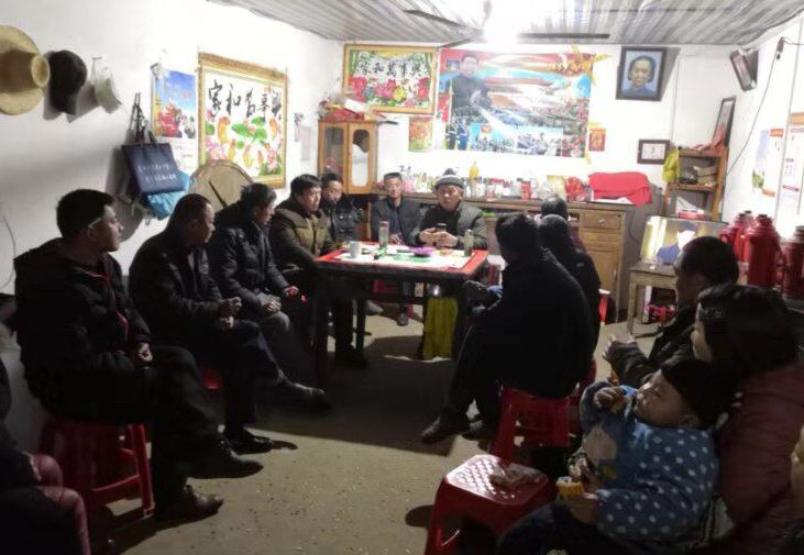 高岭乡的扶贫夜校，群众工作——服气、顺气、洋气！