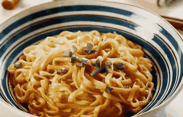 绝了绝了！这锅子是怎么回事？为毛煮啥都特别好吃