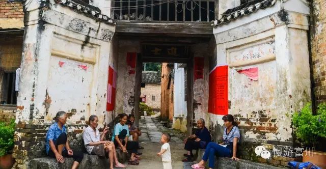 深渡镇旁边拍油菜花最佳位置在哪,深坡花海