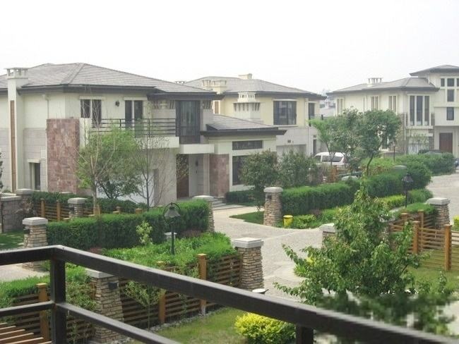 赵丽颖产后入住亿元别墅,再看看武汉有钱人都住哪