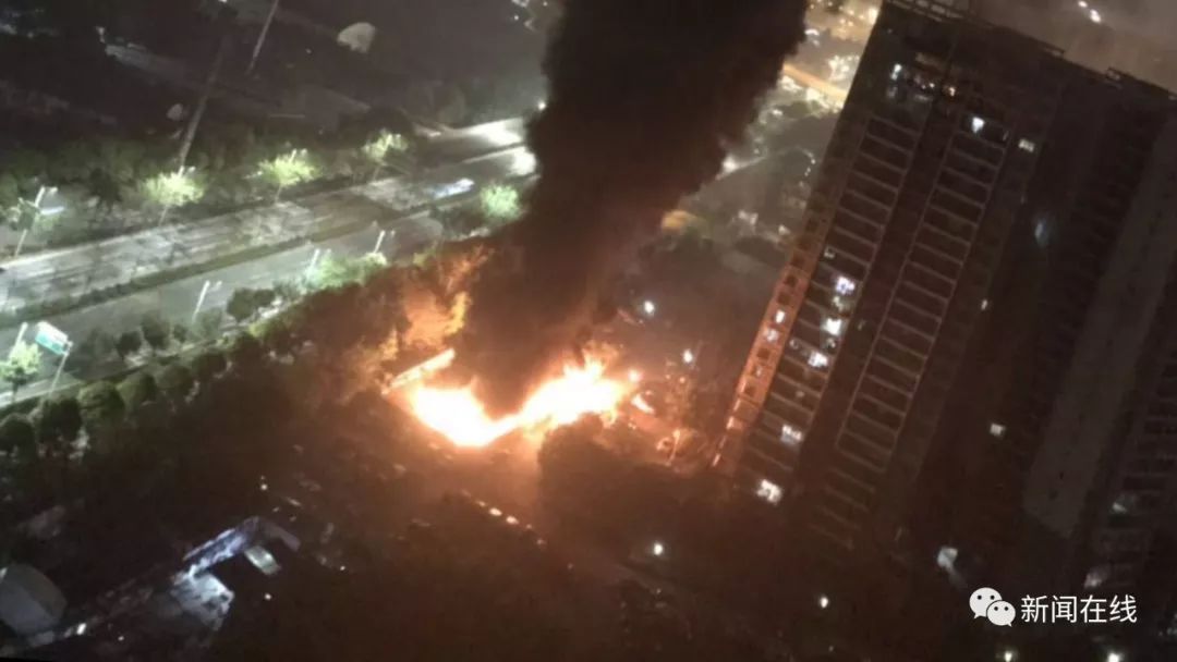 电动车棚引发火灾,电动车棚突发大火