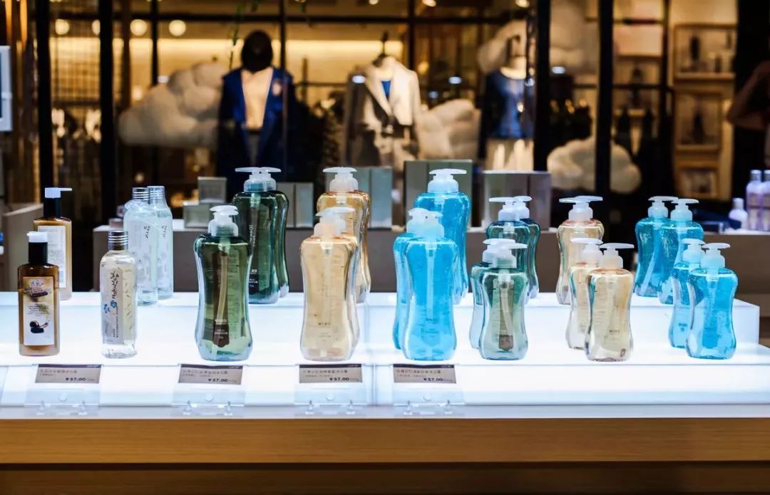 别去香港买鞋了！一条街都是假货，不少海南人中招！