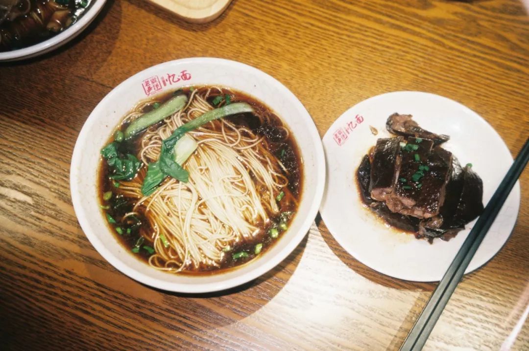 一向以“好吃”出名的凯悦，这次带我把人间三月的春天都吃进了嘴里