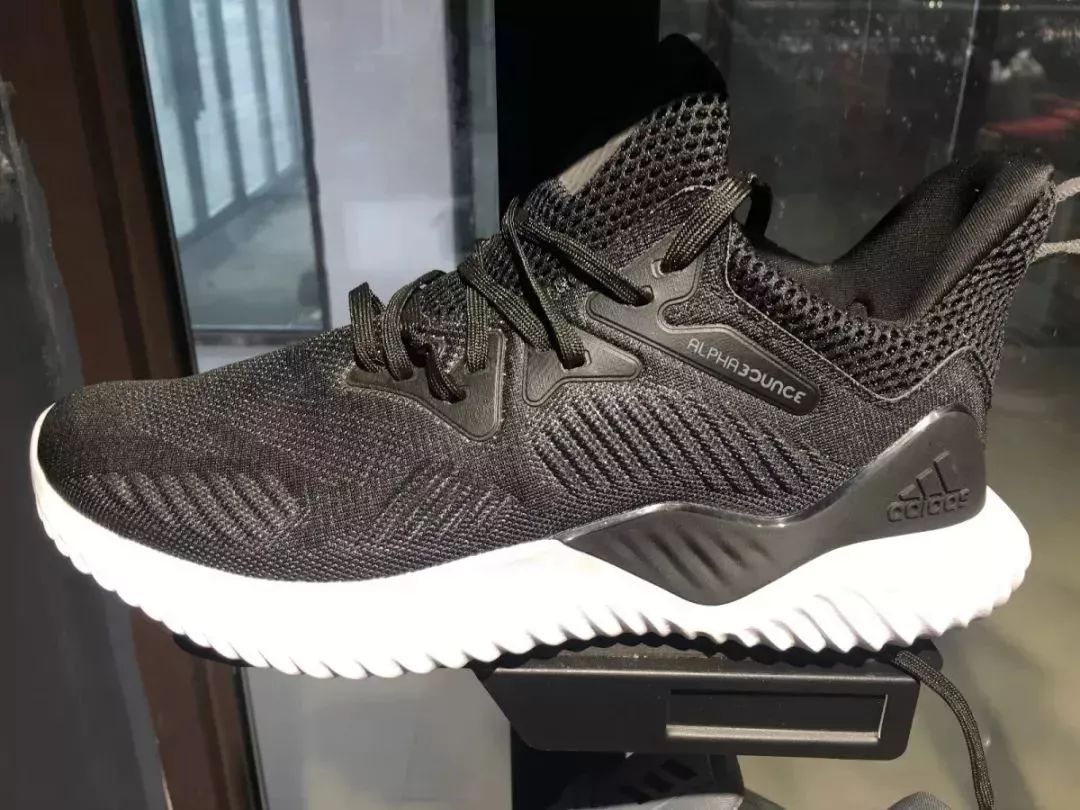 耐克运动鞋49元一双 (耐克运动鞋298元只卖一天)