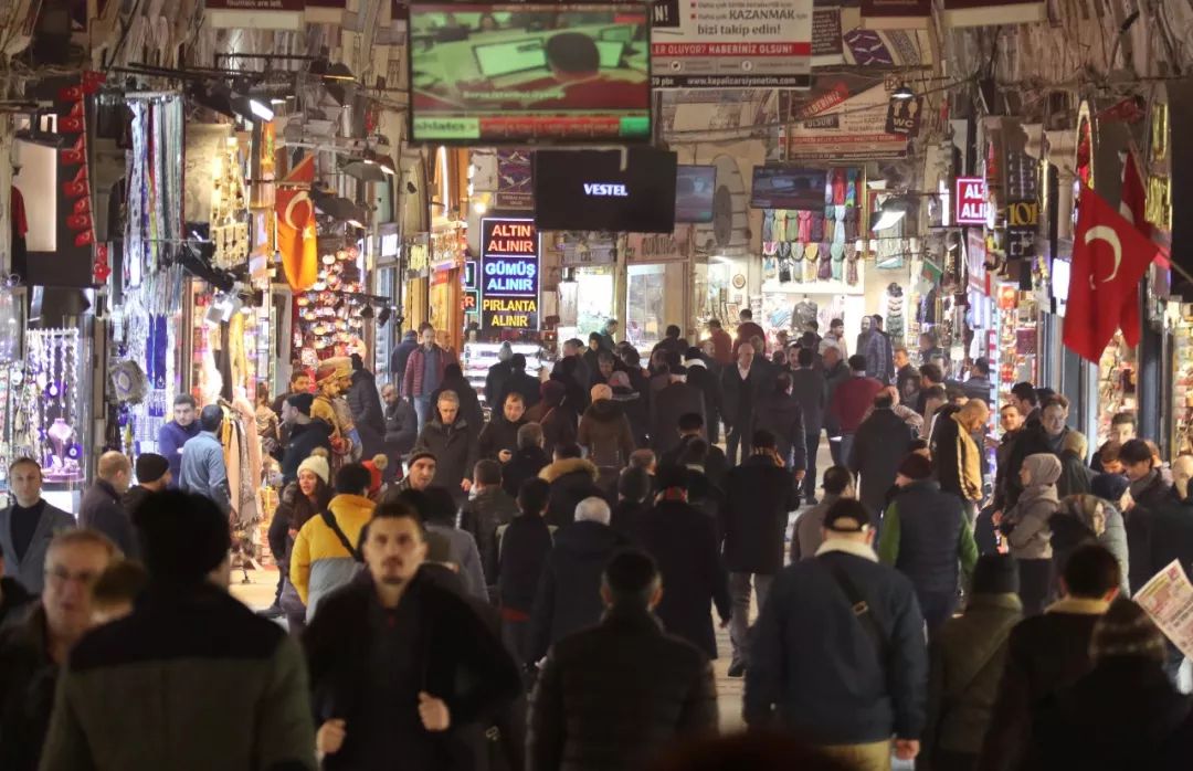 为何“许家印们”拼命在香港借美元？