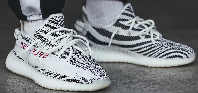 yeezy350白斑马,yeezy白斑马2020字母都是反的吗